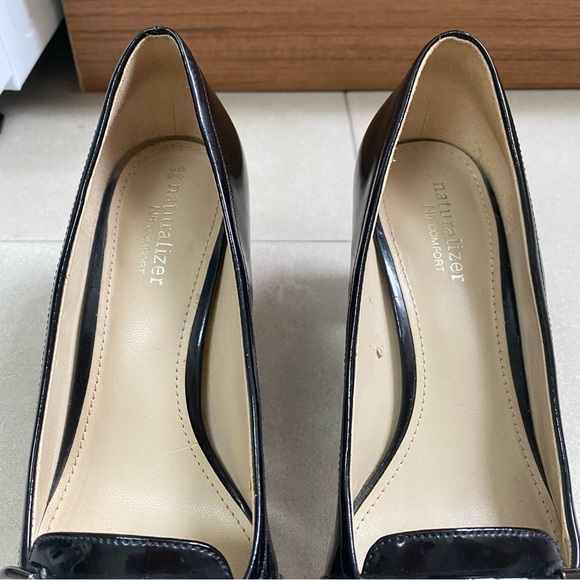 Black Naturalizer Pumps - Picture 5 of 8
